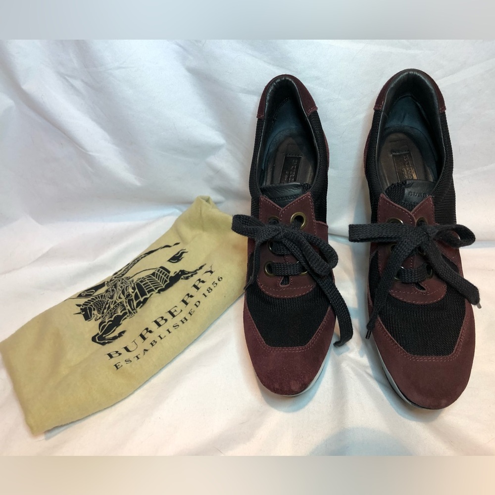 MUST GO - Burberry lace-up platform booties - with bag